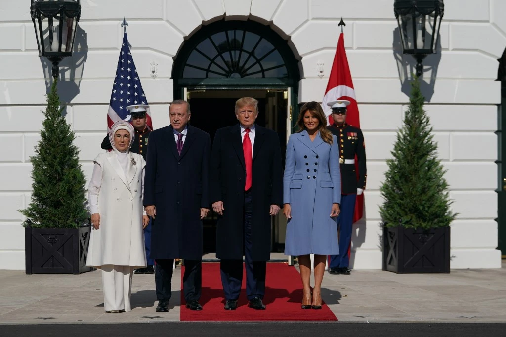 US President Donald Trump and First Lady Melania Trump greet Turkey's President Recep Tayyip Erdoğan and his wife Emine Erdoğan(L) outside the White House in Washington, DC on November 13, 2019. (AFP)