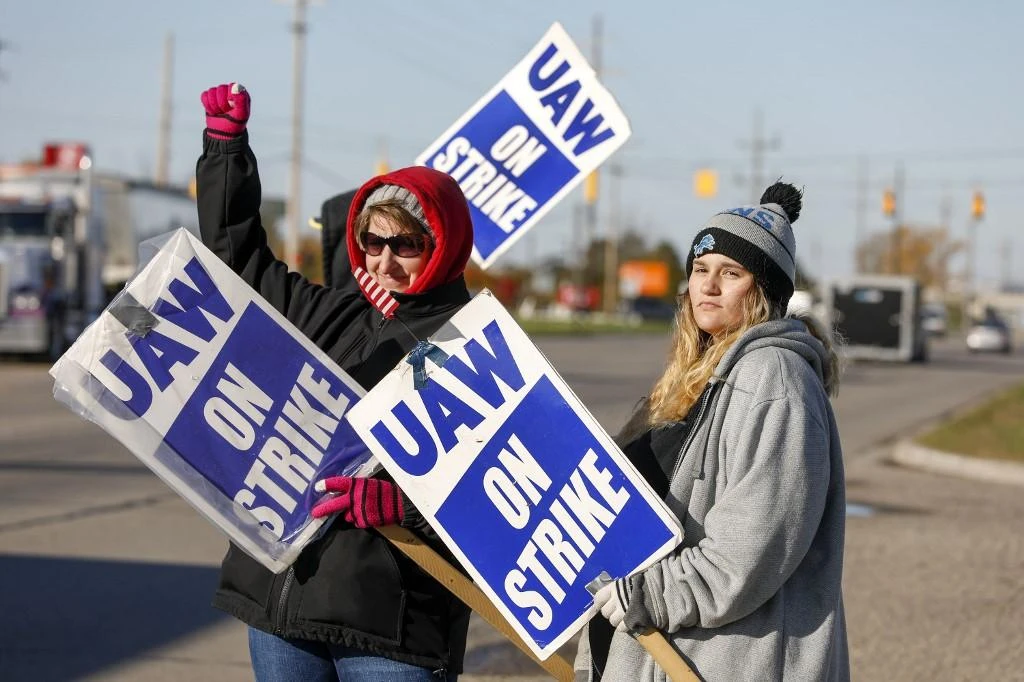 United Auto Workers approve new 4-year contract with Ford