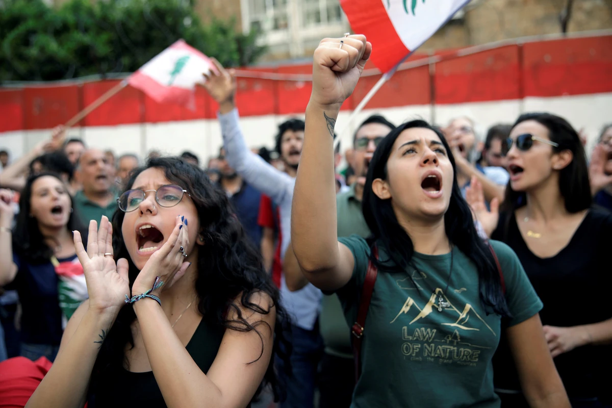 Protesters chant slogans as as they demonstrate outside Lebanon's central bank during ongoing anti-government protests in Beirut, Lebanon November 11, 2019. (Reuters)