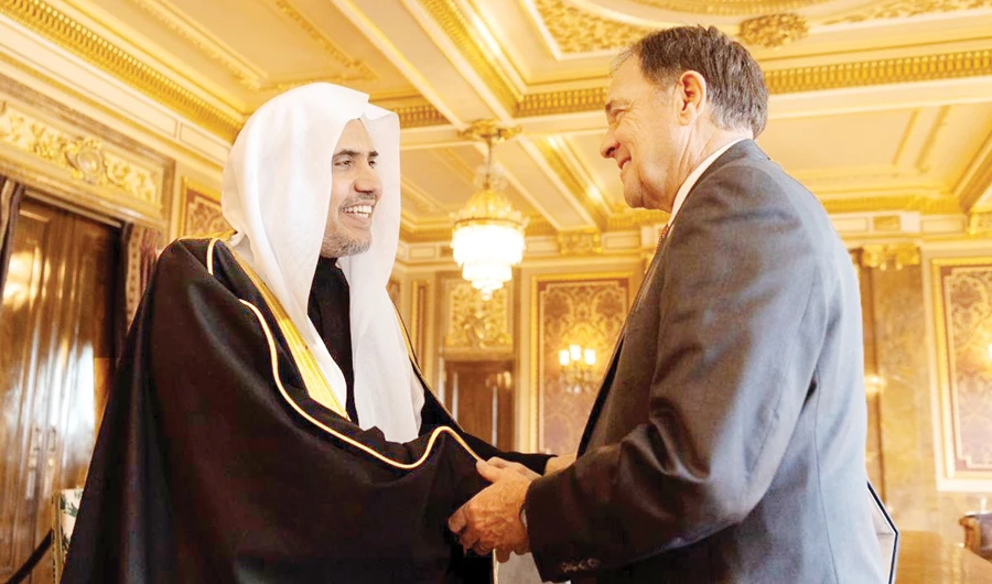 MWL Secretary-General Dr. Mohammed bin Abdulkarim Al-Issa meets Utah Gov. Gary Herbert on Saturday. (SPA)