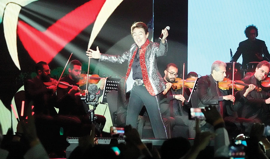Isao Sasaki responses to his fans during the event. (AN photo by Huda Bashatah)