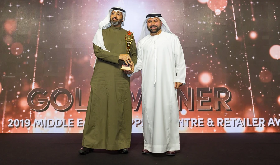 Wail Mobarak Balkhair, CEO of Sahat Property Management Co., received the ‘Retail Professional of Year 2019’ award from Younis Al-Mulla, chairman of the MECS+R.