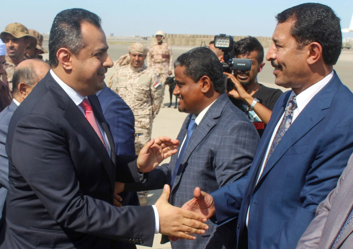 Yemeni government back in Aden under deal with separatists