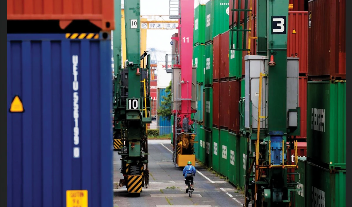 The momentum to negotiate a deeper trade deal between the US and Japan has waned with Washington focusing on talks with Beijing, Japanese government sources believe. (Reuters)