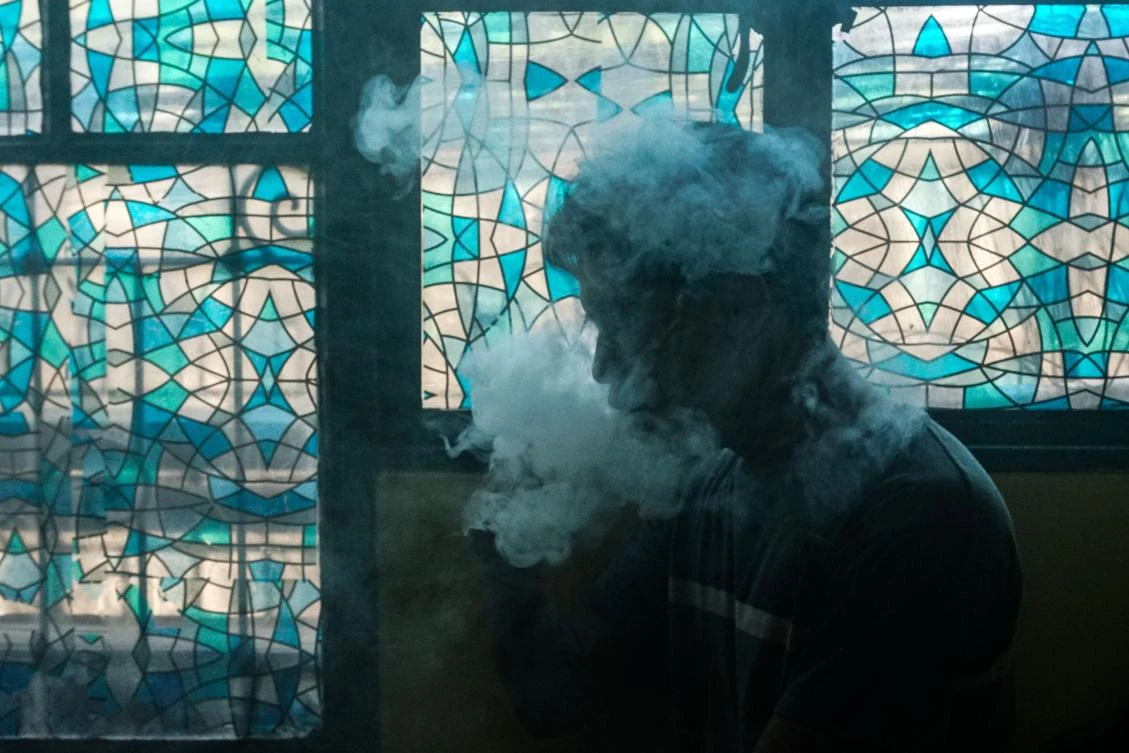 Philippine health authorities reported the nation’s first vaping-related lung injury, which resulted in a 16-year-old girl being hospitalized. (AFP)