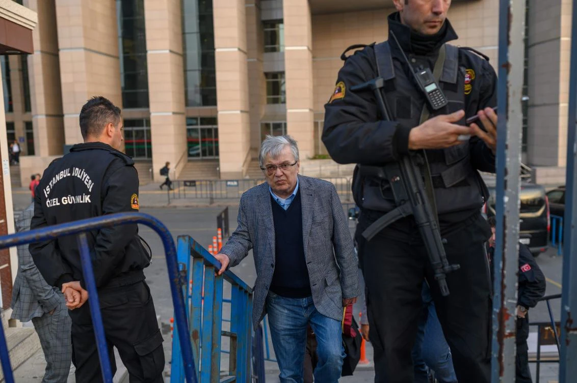 Cumhuriyet Daily Newspaper's journalist Hikmet Cetinkaya (C) leaves Caglayan courthouse after a hearing in Istanbul on November 21, 2019. (AFP)