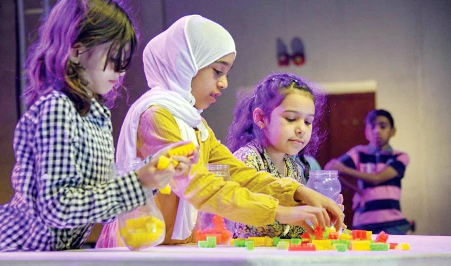 The festival highlighted the creativity of the families and the young women working from home who presented their hand-made products for sale. (SPA)