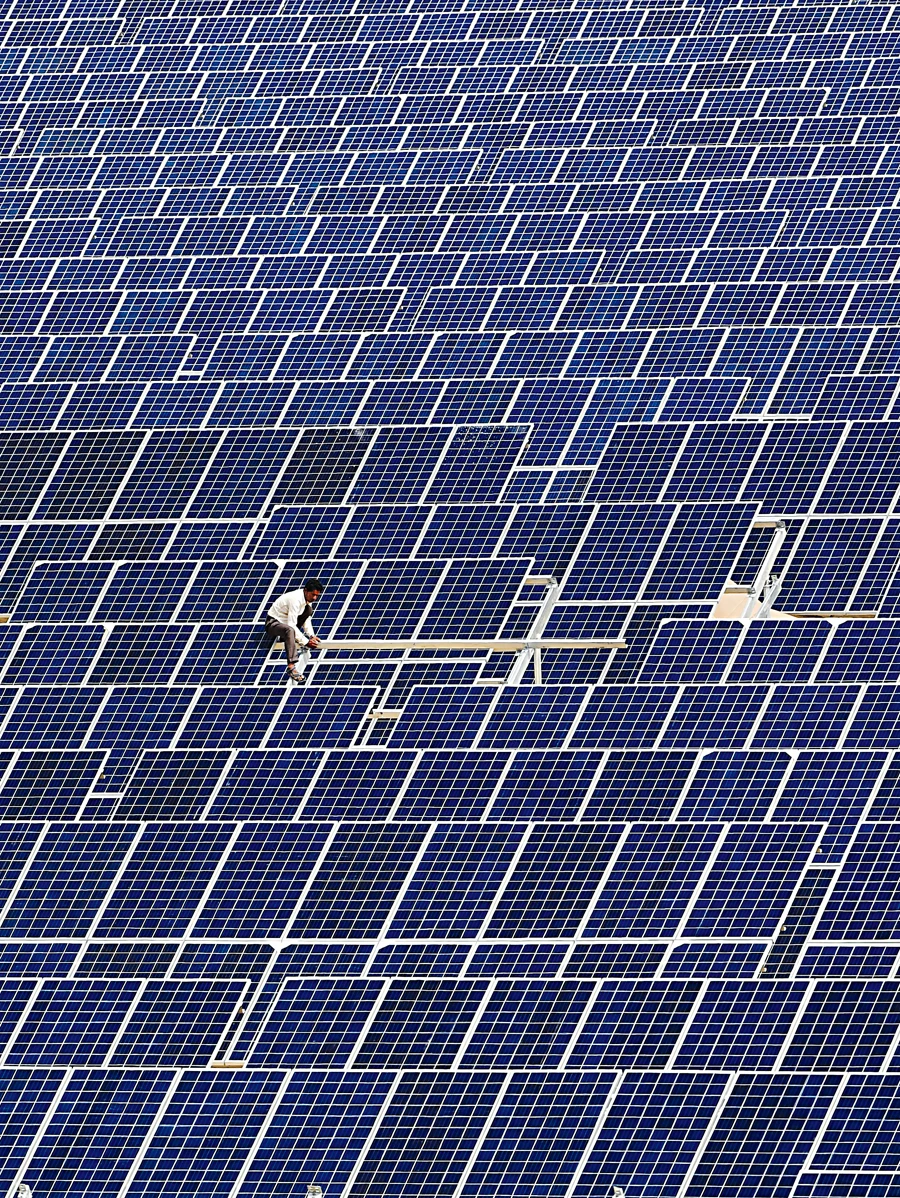 Abu Dhabi gets bids for world’s biggest solar plant
