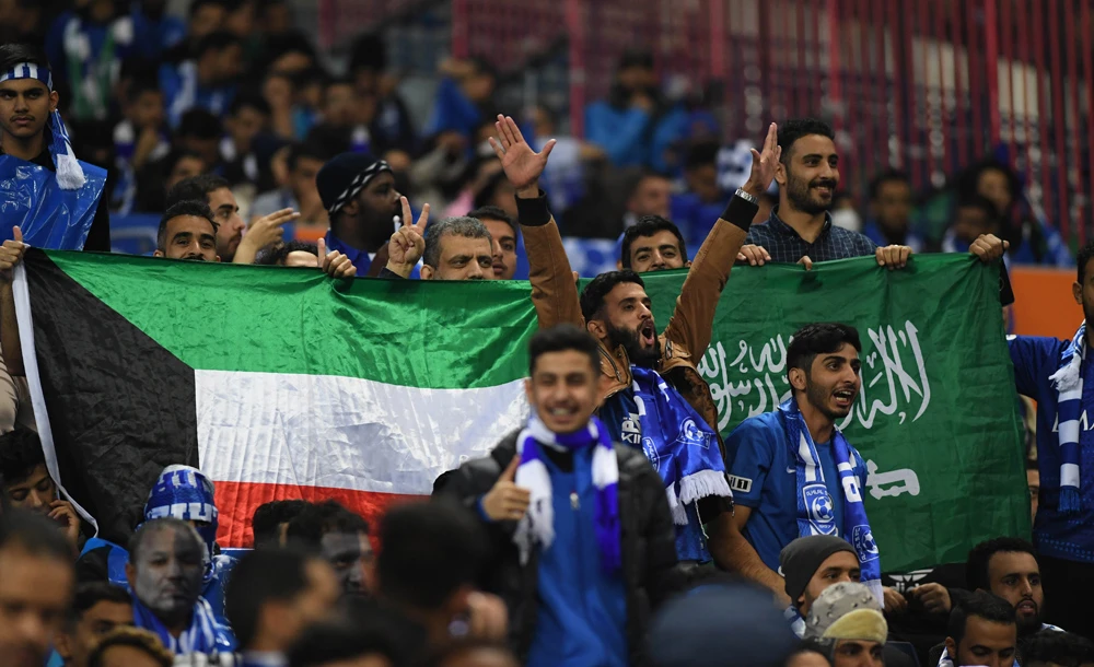 Saudi fans cheering for the Al-Hilal during the Saudi team's match with Japan's Urawa Red Diamonds on Sunday. (AN photo by Basher Saleh)