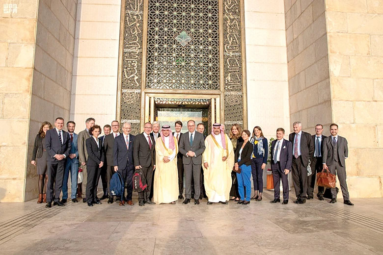 Saudi Minister of State for Foreign Affairs Adel Al-Jubeir join a photo session with diplomats in Riyadh on Sunday. (SPA)