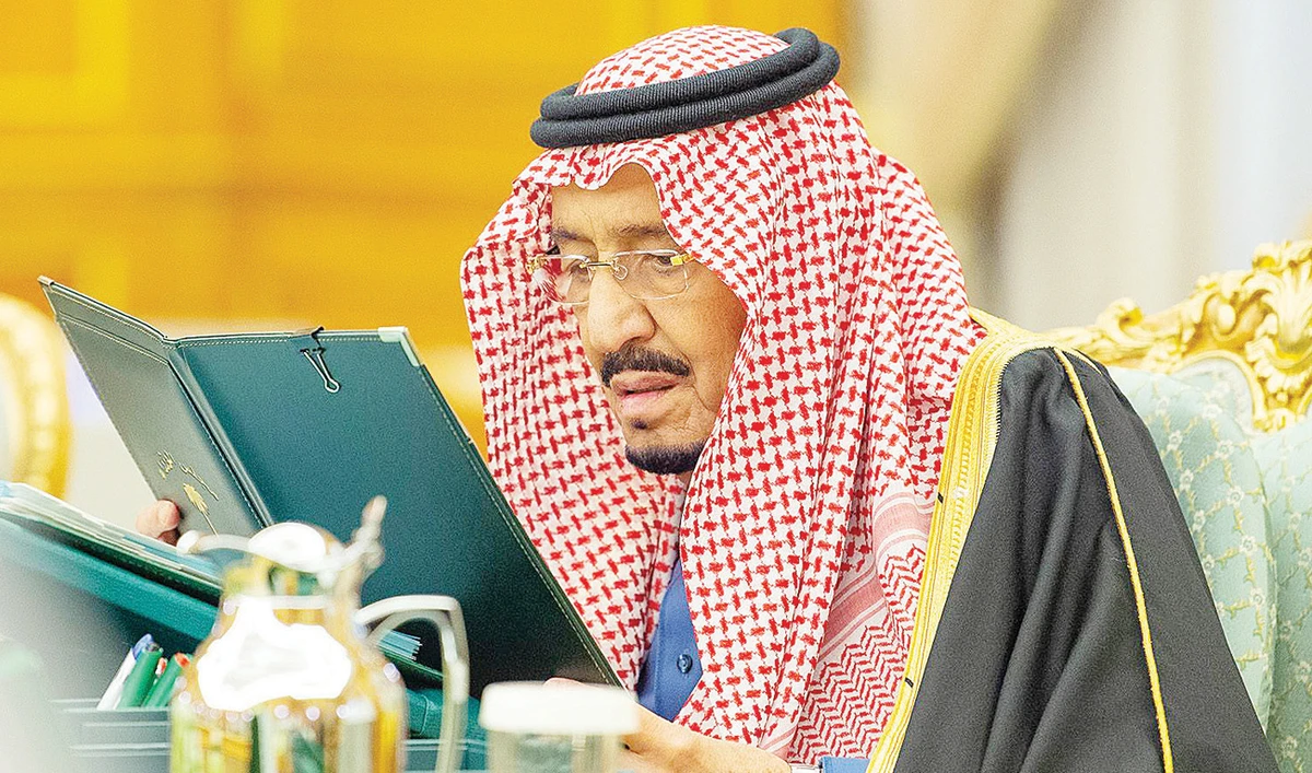 King Salman chairs the Cabinet session at Al-Yamama Palace in Riyadh on Tuesday during which he reviewed domestic and international matters. (SPA)