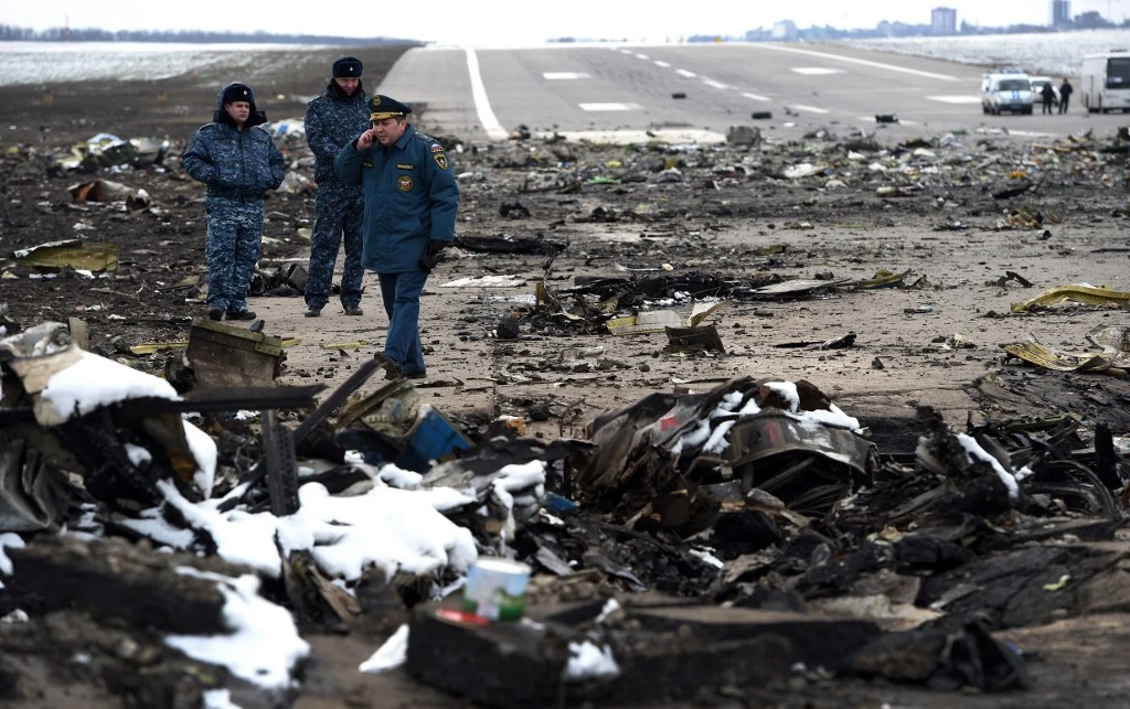 Russian emergency rescuers examine the wreckage of a flydubai flight FZ981 at the Rostov-on-Don airport on March 20, 2016. (AFP)