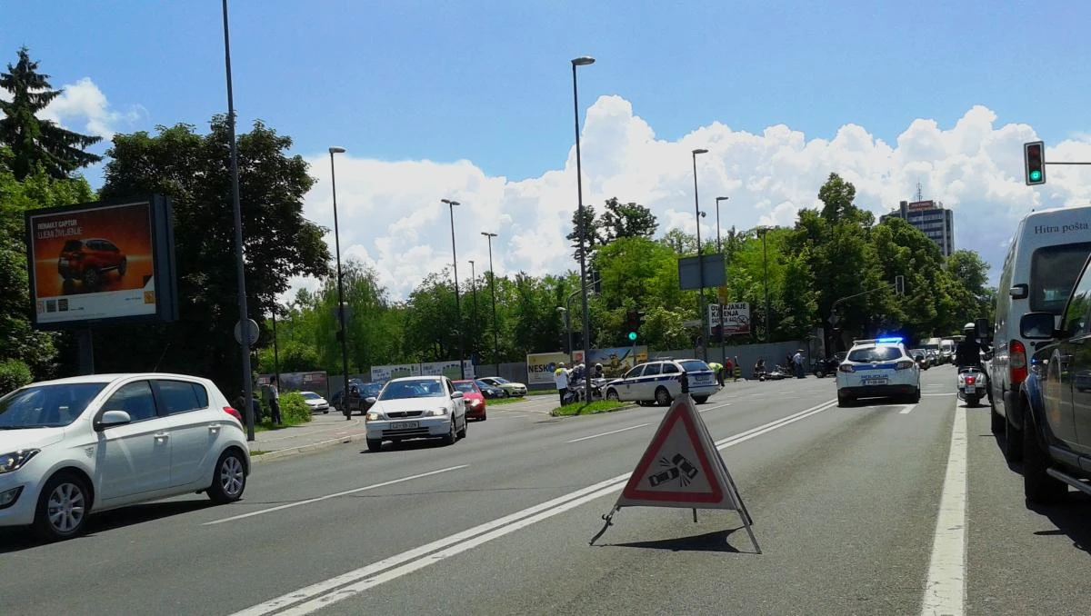 Syrians, smuggled in car trunk, die in Slovenia crash