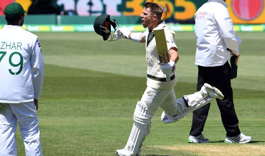 Australia'a batsman David Warner celebrates reaching double century (200 runs) on day two of the second cricket Test match between Australia and Pakistan in Adelaide on November 30, 2019. (AFP photo)