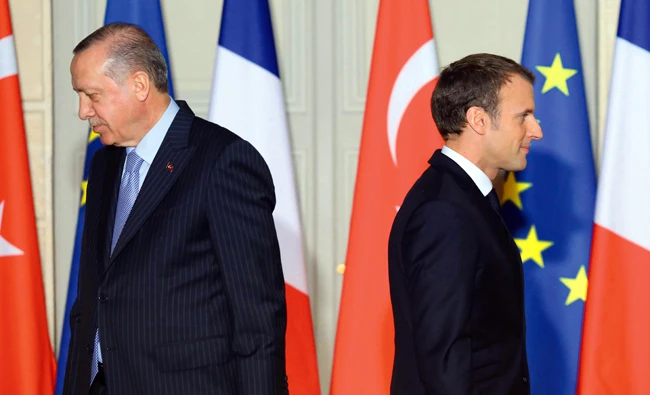 French President Emmanuel Macron, right, and Turkish President Recep Tayyip Erdogan after a meeting at the Elysee Palace in Paris. (AFP/File)