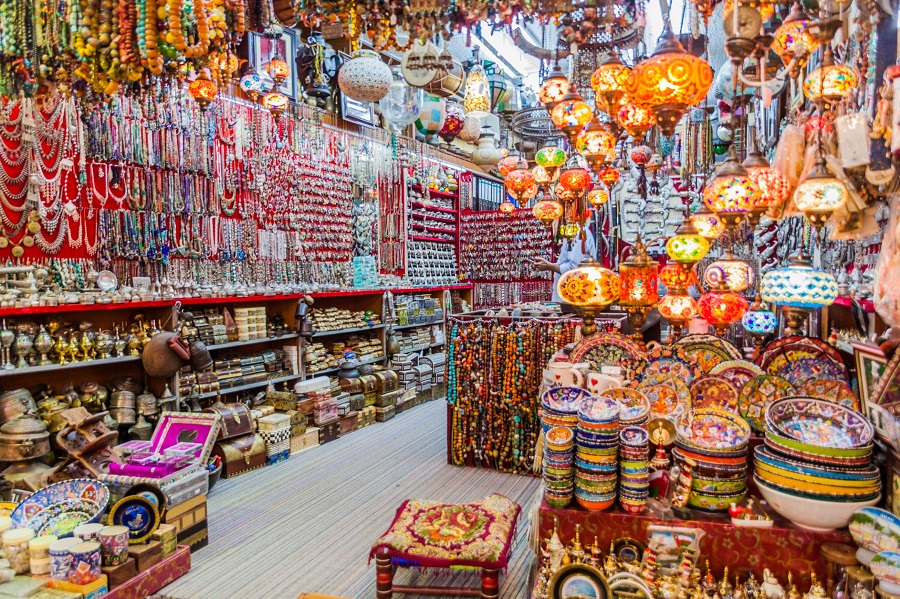 Go shopping in Souq Muttrah