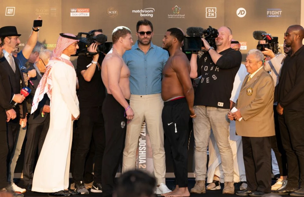 Russian fighter Alexander Povetkin and Michael Hunter weighing in for their undercard fight at Clash on the Dunes. (Photos: Ziyad Alarfaj)