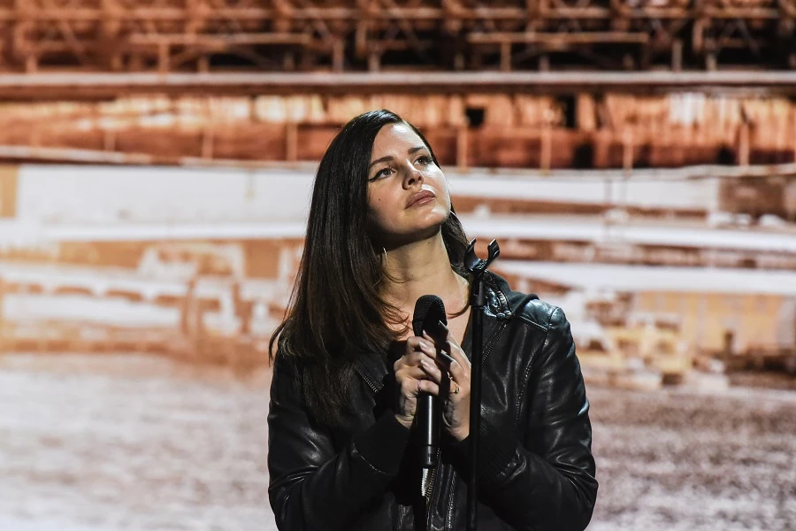 Lana Del Rey makes Saudi fan’s dream come true at F1 After-Race Concert
