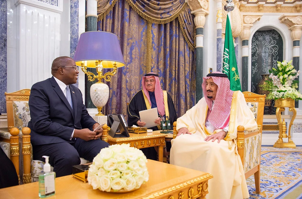 King Salman receives prime minister of Eswatini