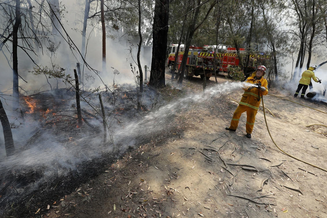 Smoke haze settles over Australian capital as bushfires burn