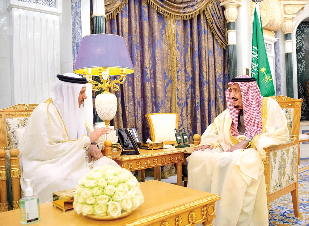 King Salman, Al-Zayani review agenda of GCC Supreme Council's 40th session