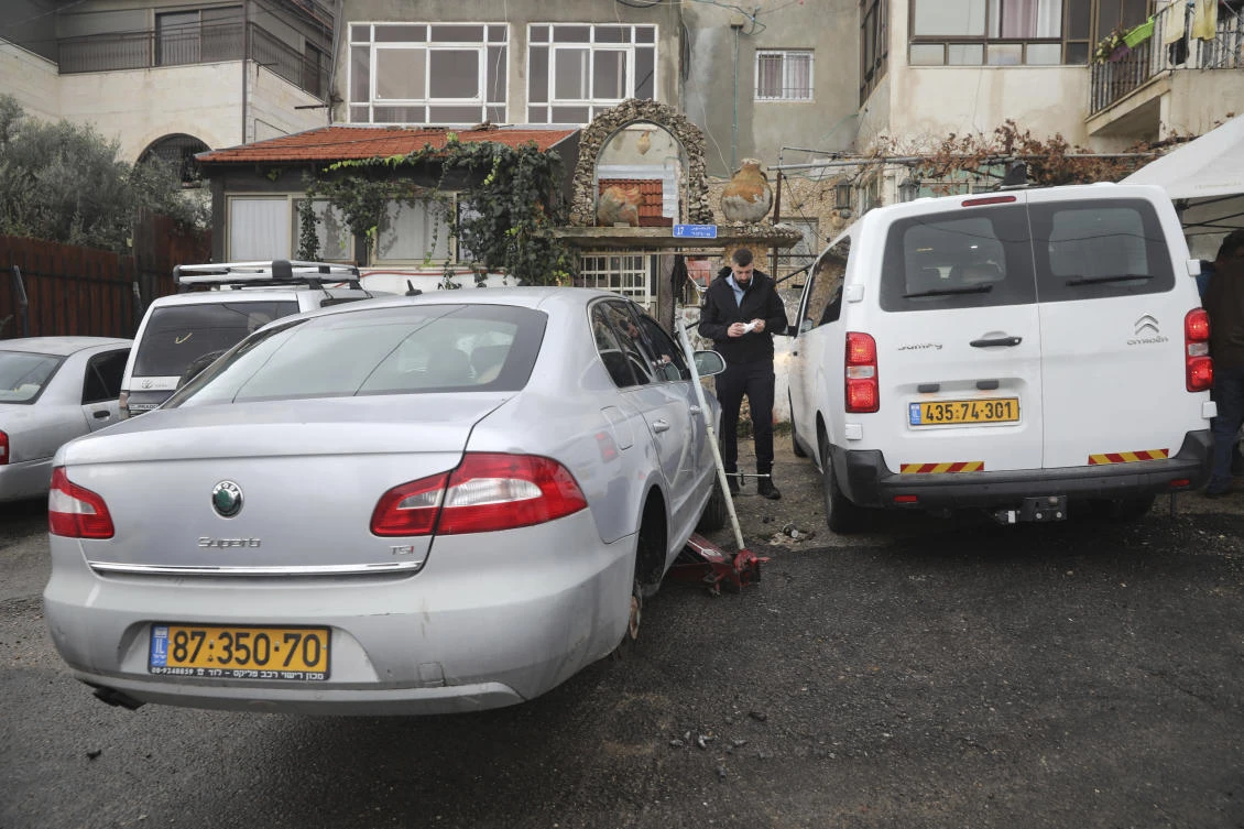 An Israeli police officer stands in the east Jerusalem Palestinian neighborhood of Shuafat, Monday, Dec. 9, 2019. (AP)