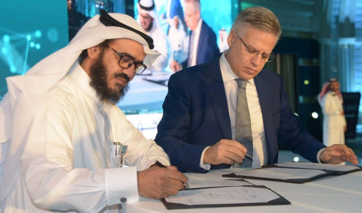 GCC Lab CEO Saleh Al-Amri and Domenico Villani, CESI’s testing and certification division director, during the signing of the agreement on Wednesday. (Photo/ Supplied)