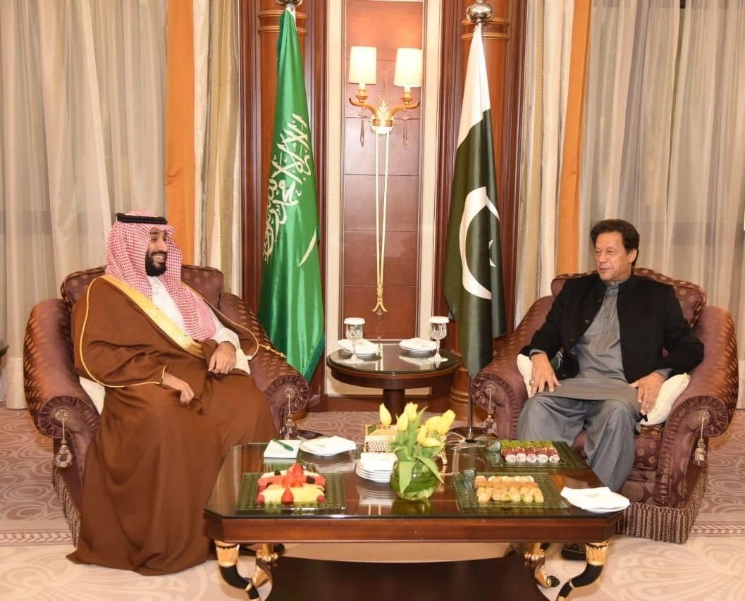 Pakistan’s Prime Minister Imran Khan arrived in Riyadh on Saturday, on a trip during which he met with Crown Prince Mohammed bin Salman. (Twitter: @KSAMOFA)