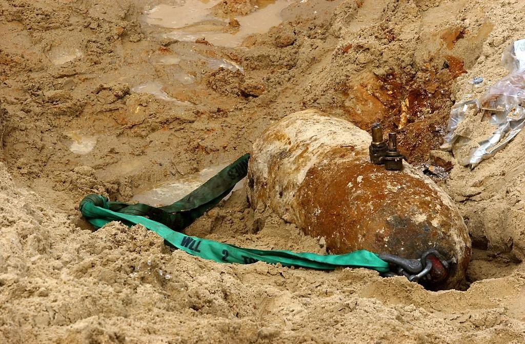 Tens of thousands evacuated in Italy as WWII bomb defused