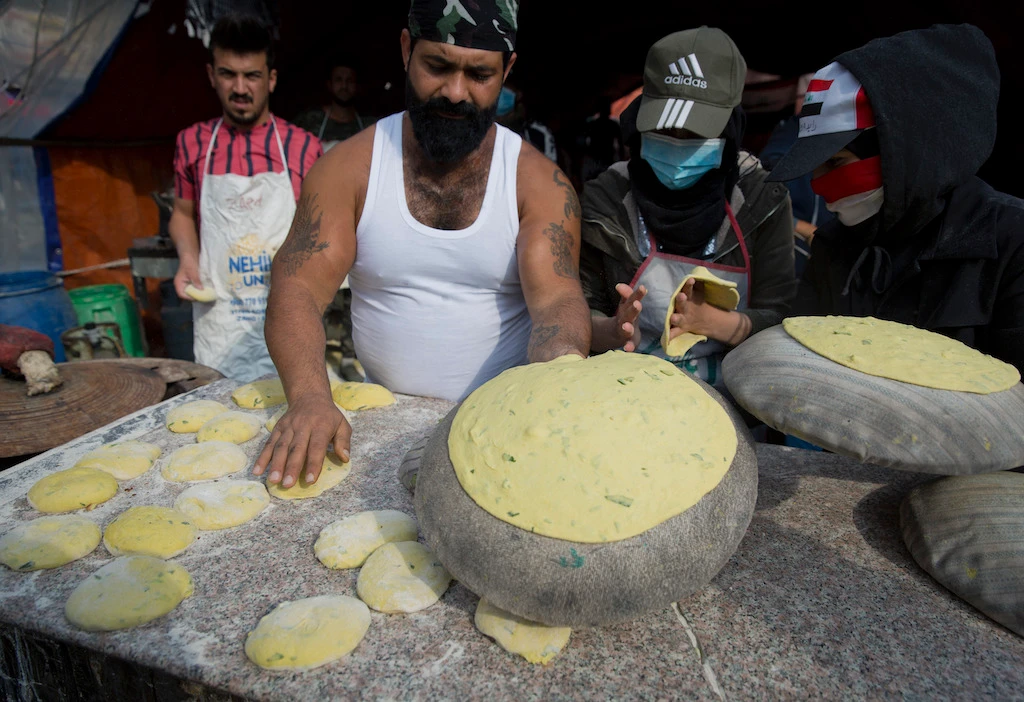 Home-cooked food in Iraqi square brings protesters together