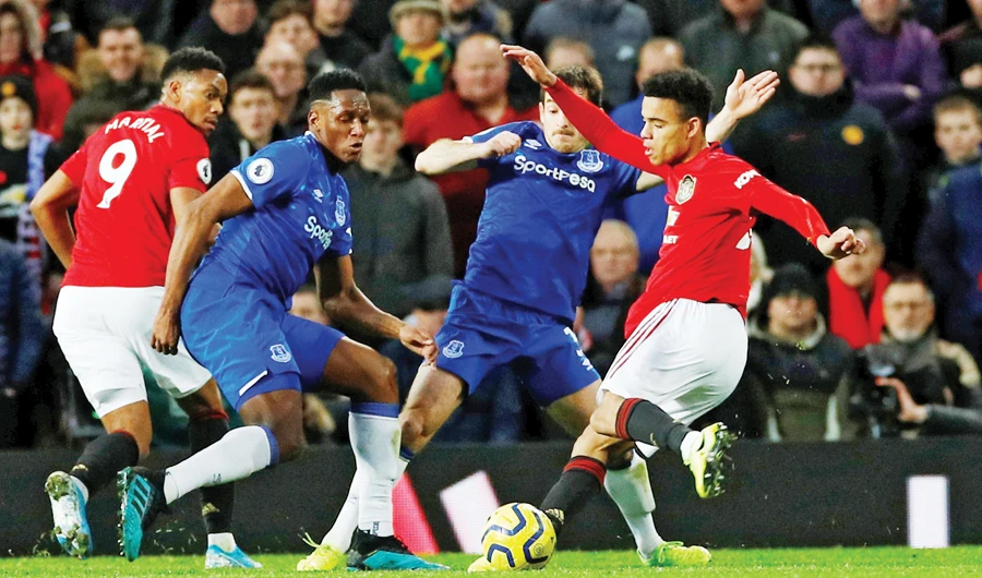 Teenager Greenwood rescues Man United in Everton draw