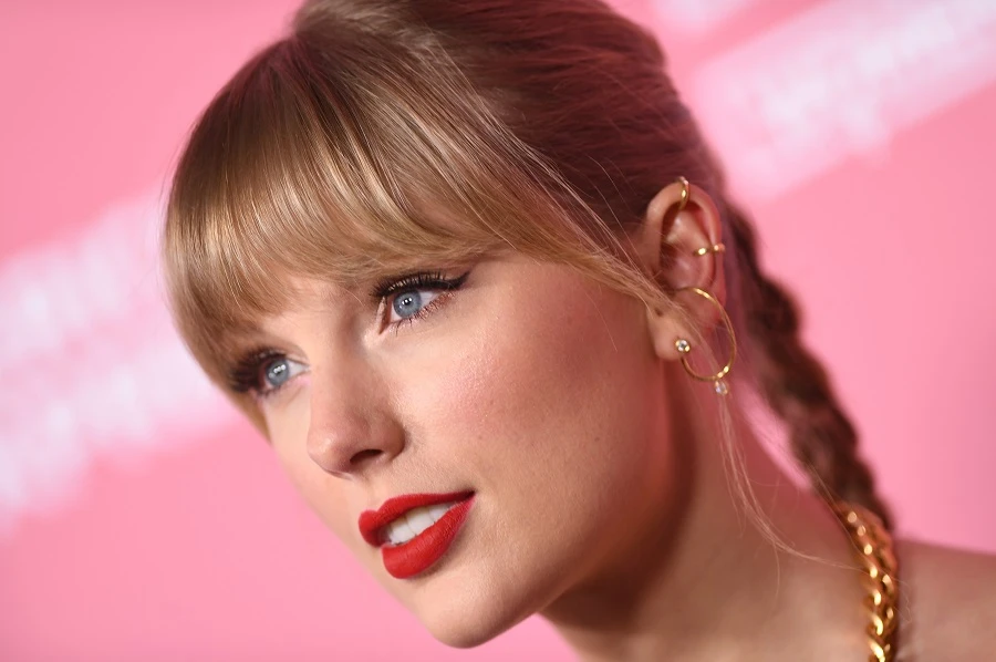 Taylor Swift dazzles in Lebanese jewels before Glastonbury reveal