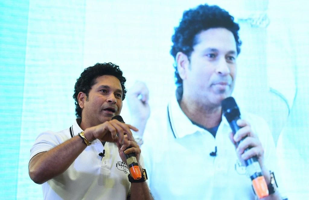 Cricket legend Tendulkar finds hotel worker who gave him batting advice