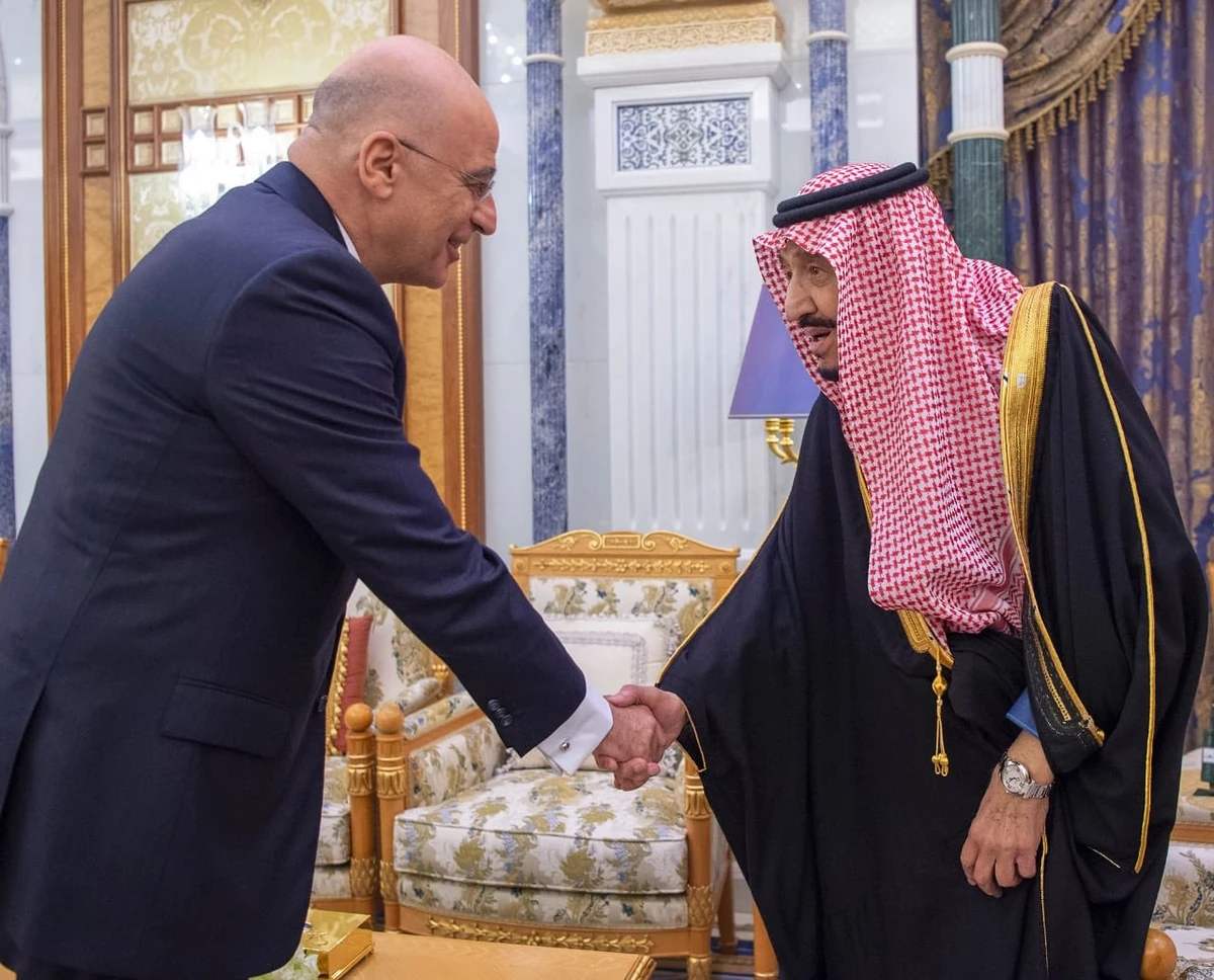Greek envoy Nikos Dendias and King Salman discussed the cooperation between Greece and Saudi Arabia. (SPA)