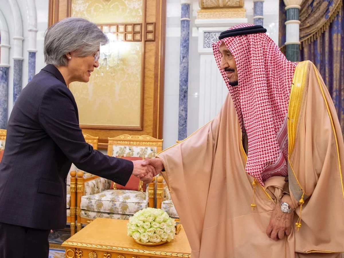 Saudi Arabia’s King Salman meets South Korea’s foreign minister