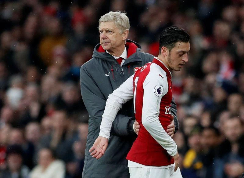 Wenger defends Ozil after Uighur comments cause storm in China