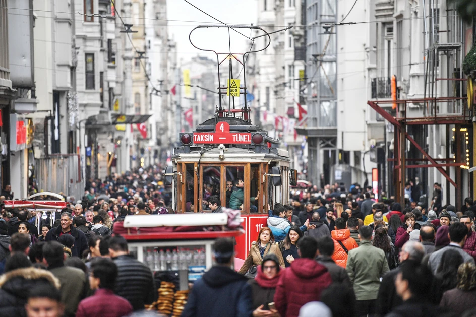 Turkey’s lra has dropped 11 percent in value in 2019 as the government struggles to stabilize the beleaguered currency in the face of Ankara’s worsening ties with Washington and a renewed threat of US sanctions. (AFP)