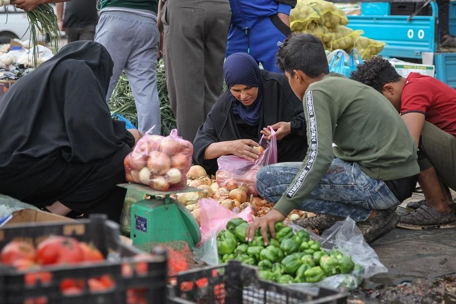 The protracted street hostilities, Internet outages, blocked roads and a general atmosphere of unease are posing risks to Iraq’s economy. (File/AFP)