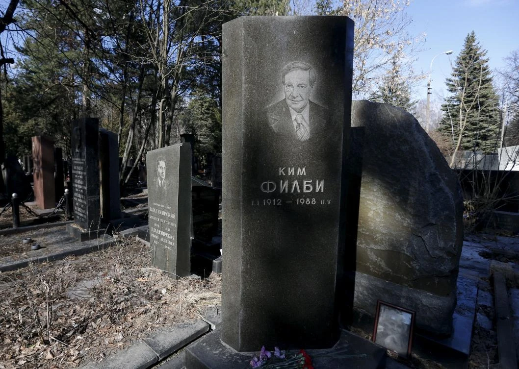 Russia honors two of Britain’s ‘Cambridge Five’ spies