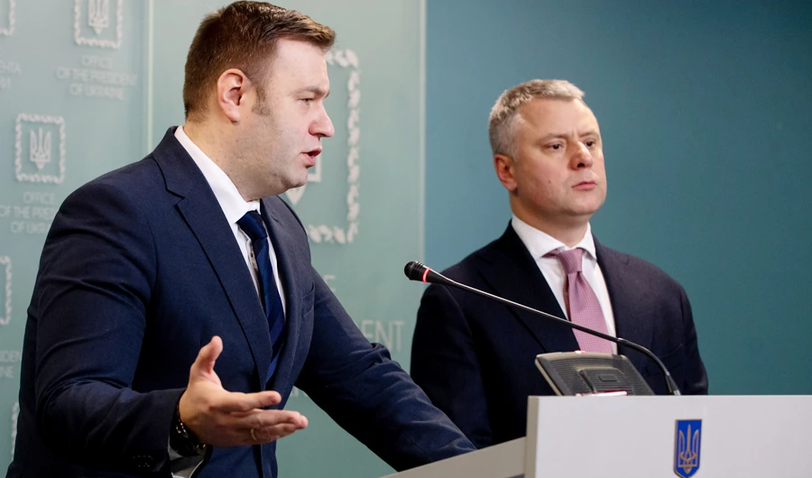 Oleksiy Orzhel, Ukrainian Minister of Energy and Environmental Protection and Yuriy Vitrenko, Executive Officer of Naftogaz Group, attend a news conference in Kiev, Ukraine December 21, 2019. (Reuters)
