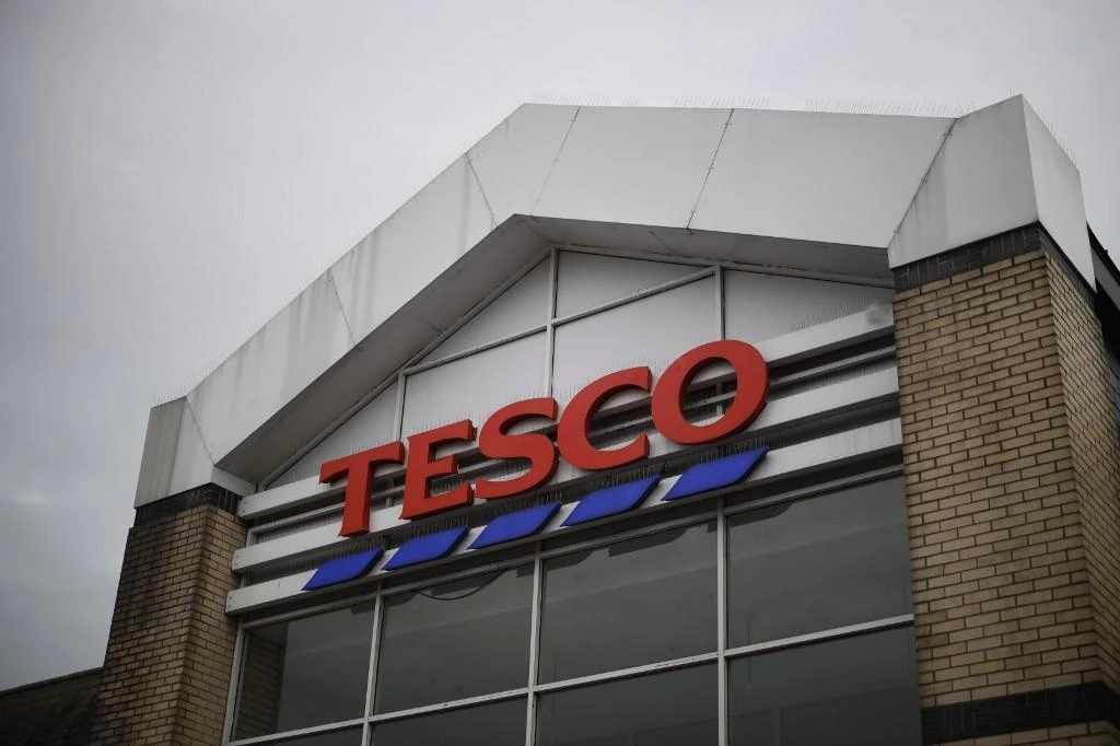 Tesco halts Christmas card factory after China inmate message