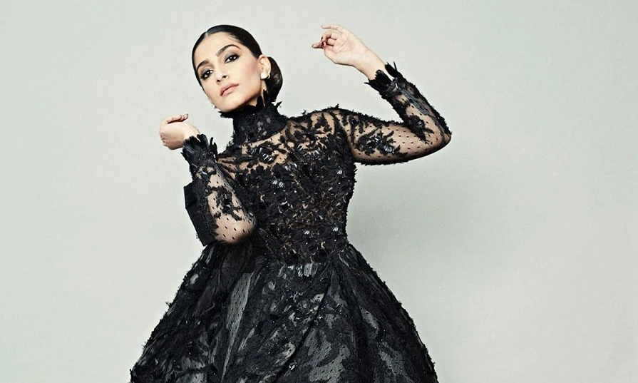 Bollywood star Sonam Kapoor is sensational in Saudi label