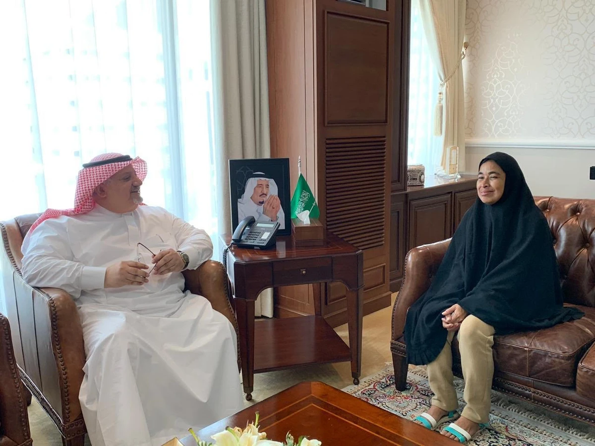 Saudi daughter meets Indonesian mother after decades of separation