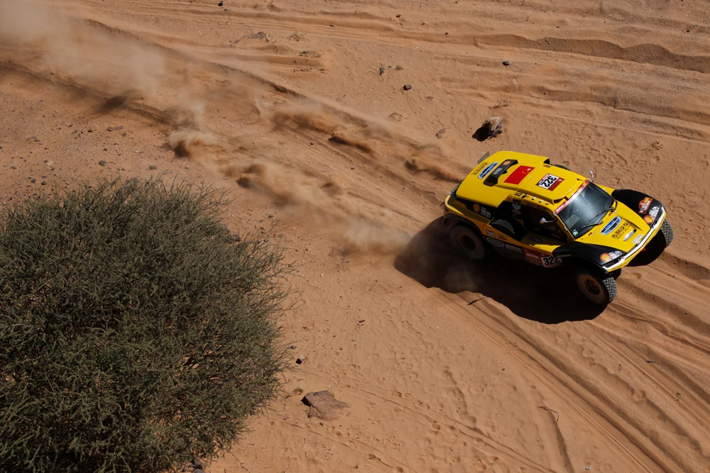 Geely Auto Shell Lubricant Team’s Wei Han and Min Liao during Stage 8. (Reuters)