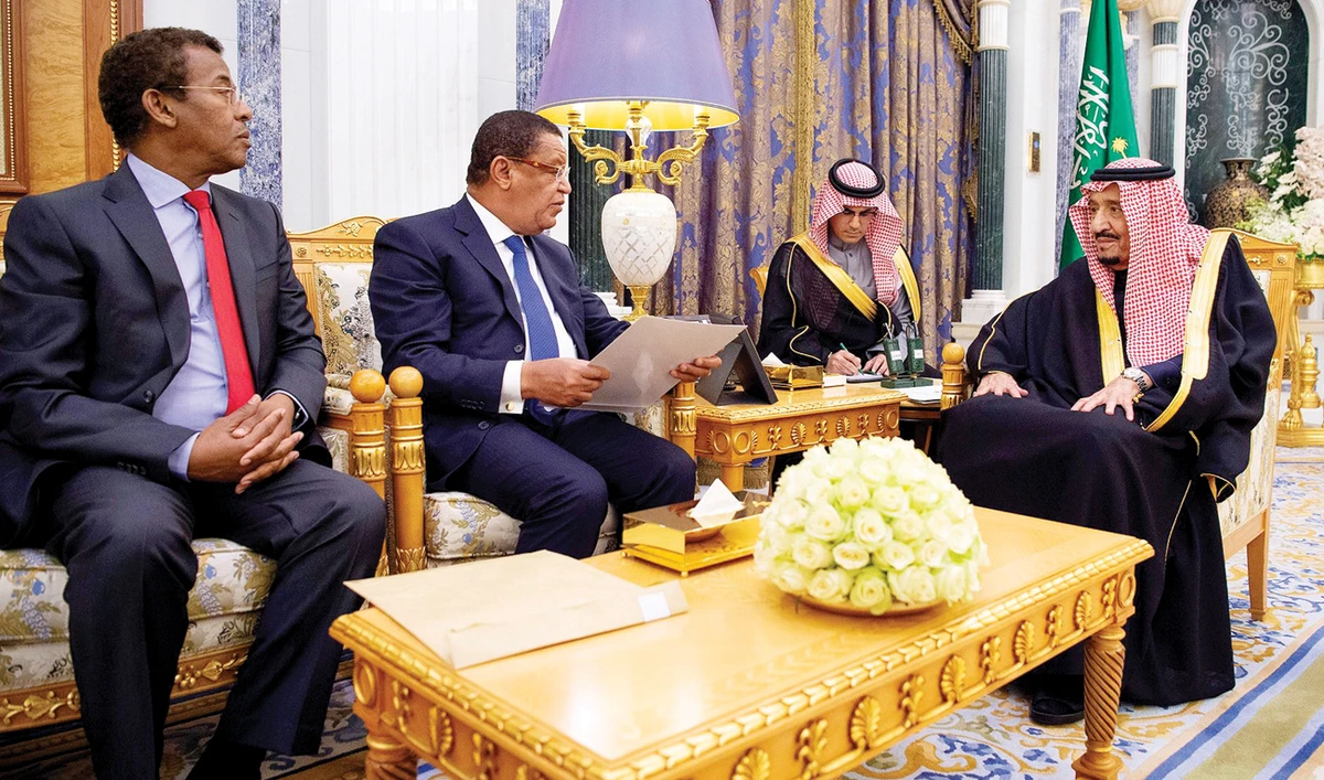 King Salman holds talks with former Ethiopian President Mulatu Teshome in Riyadh on Tuesday. (SPA)