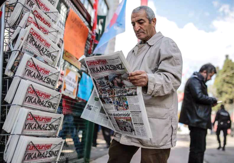 Turkey’s pro-government papers closing down