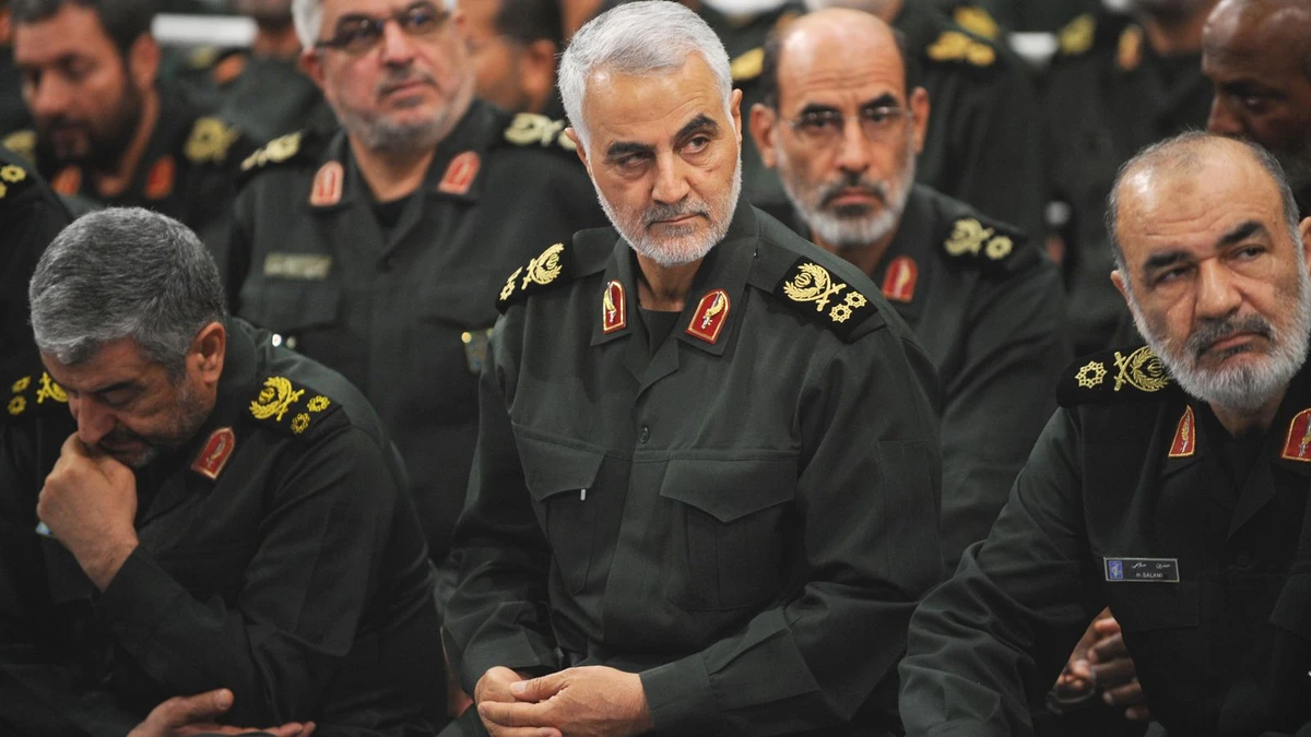 Quds Force commander, Maj. Gen. Qassem Suleimani (center). (Photo: Press Office of Iranian Supreme Leader)
