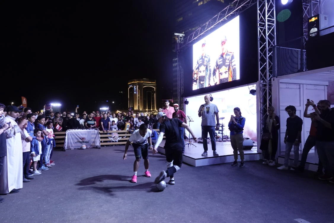 Fans have been making the most of the chance to learn more about Dakar Rally, and the vehicles and drivers who are taking part. (AN photo/Huda Bashatah)