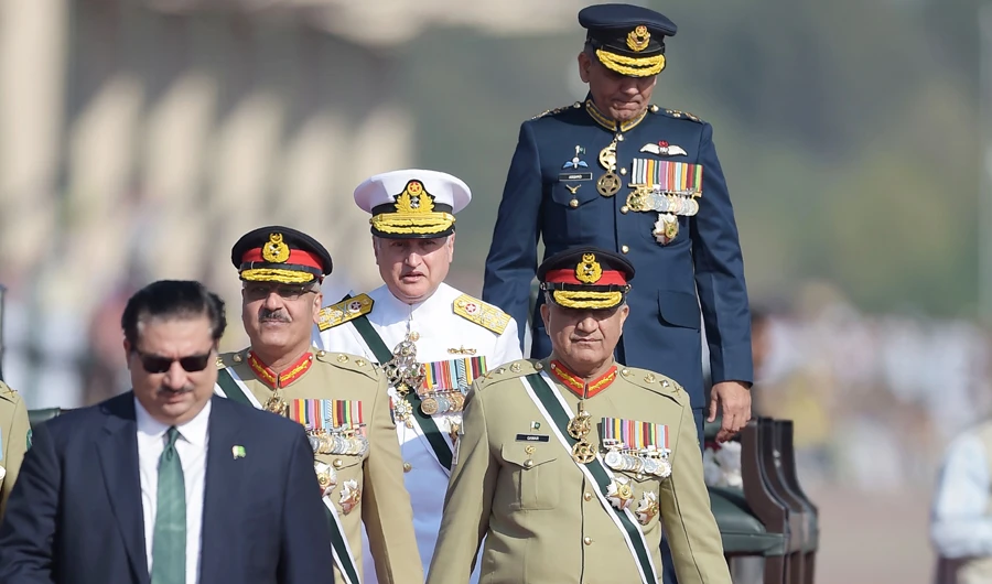 Pakistani Army Chief General Qamar Javed Bajwa (2R), Pakistani Chief of Naval Staff Admiral Zafar Mahmood Abbasi (C), Pakistani Air Chief Marshal Mujahid Anwar Khan (top-R) and Pakistani Chairman of the Joint Chiefs of Staff Committee Zubair Mahmood Hayat (2L) arrive to receive Sri Lankan President Maithripala Sirisena during the Pakistan Day military parade in Islamabad on March 23, 2018. (AFP)