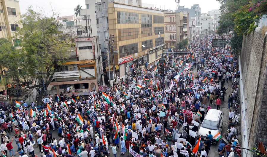 Tens of thousands march in southern India to protest citizenship law